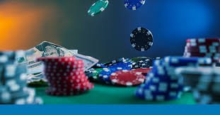 Studio dealer langsung Evolution Gaming di muliajitu dengan kamera profesional dan meja permainan live blackjack